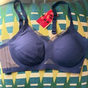 Honeylove cross over bra wire free /Shapewear